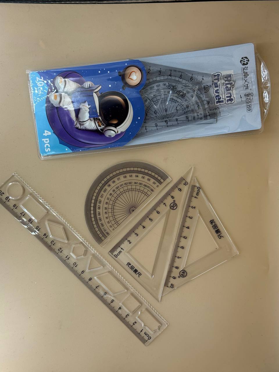 ست نقاله ،گونیا و خط کش طرح فضانور