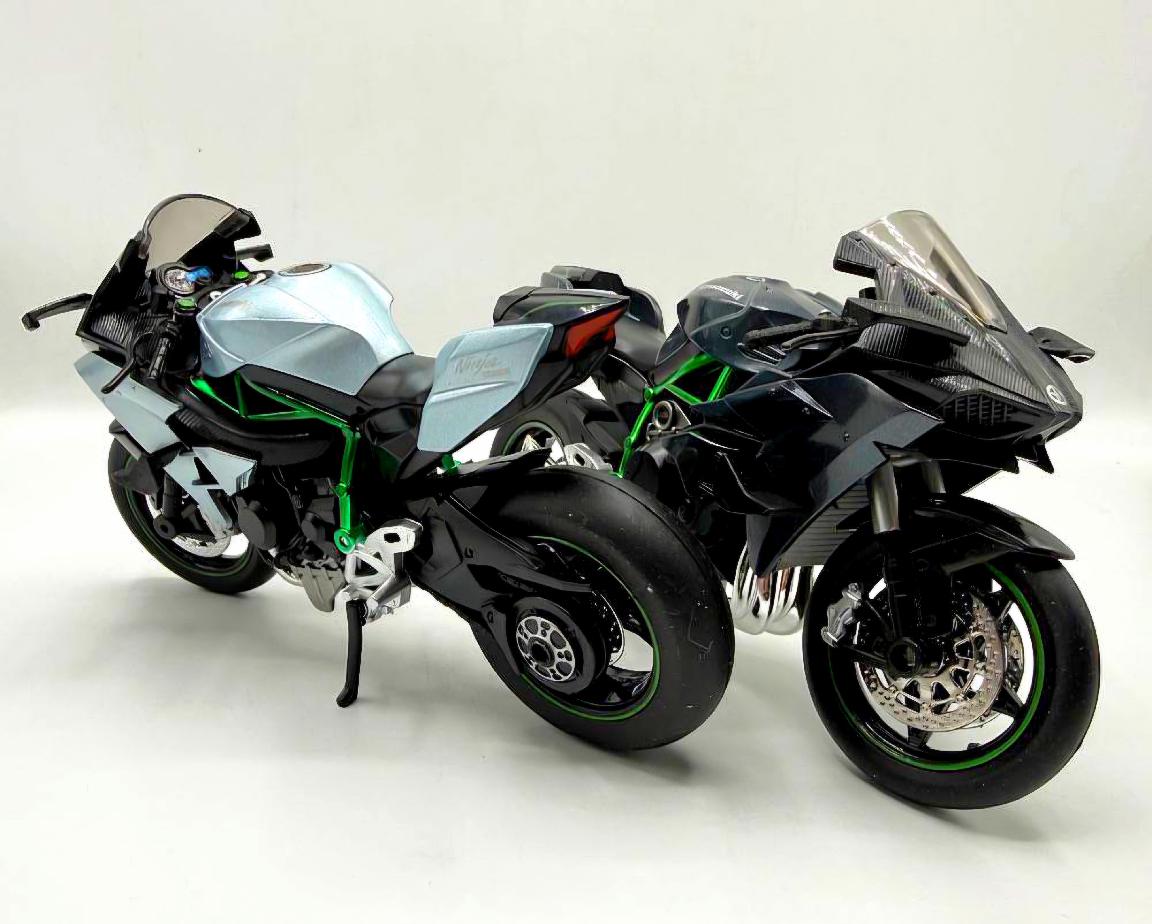 ماکت موتور فلزی کاوازاکی نینجا Kawasaki Ninja H2R مقیاس ۱:۱۲