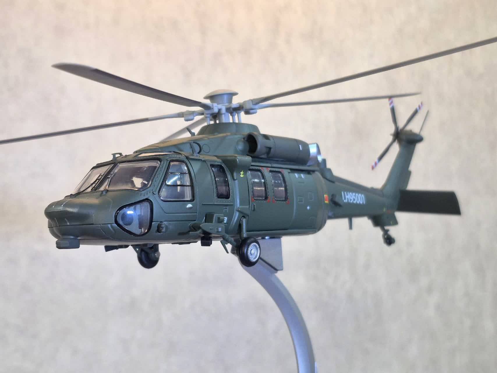 ماکت فلزی هلیکوپتر نظامی Z20 مقیاس 1:55